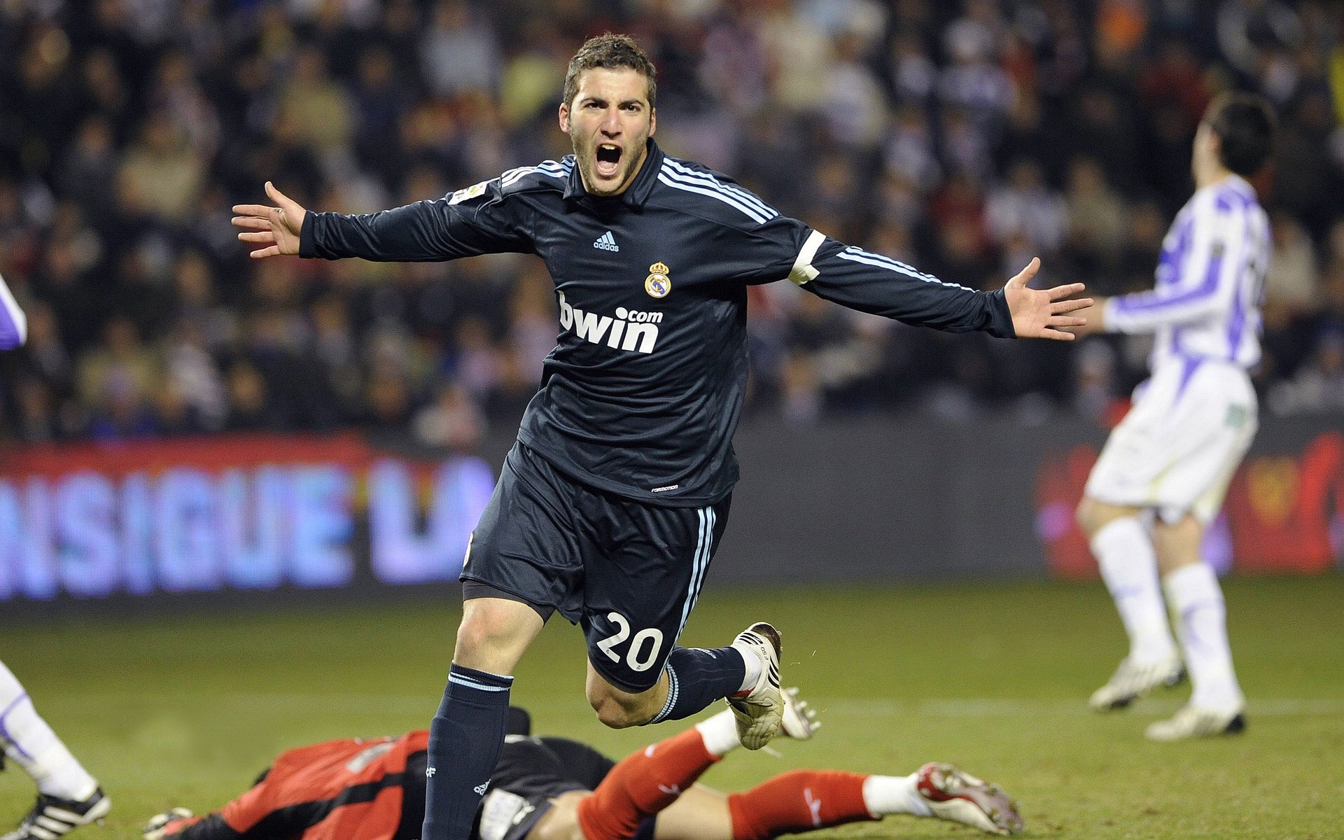 利物浦坚韧到底克洛普巧笑“完美反击”——追寻英超霸主之路的精神力量