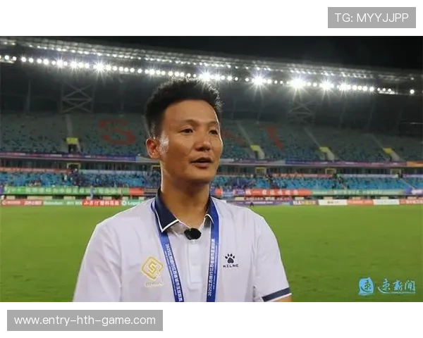 球员在赛后接受采访分享比赛心得与体会，球队采访